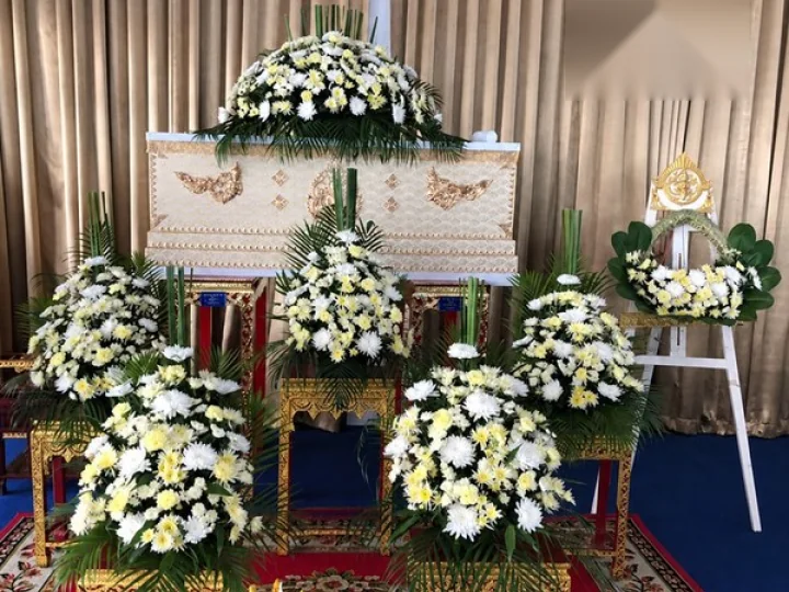 ผลงานจัดดอกไม้หน้าโลงแบบสำเร็จ งานศพจริง Funeral Decor