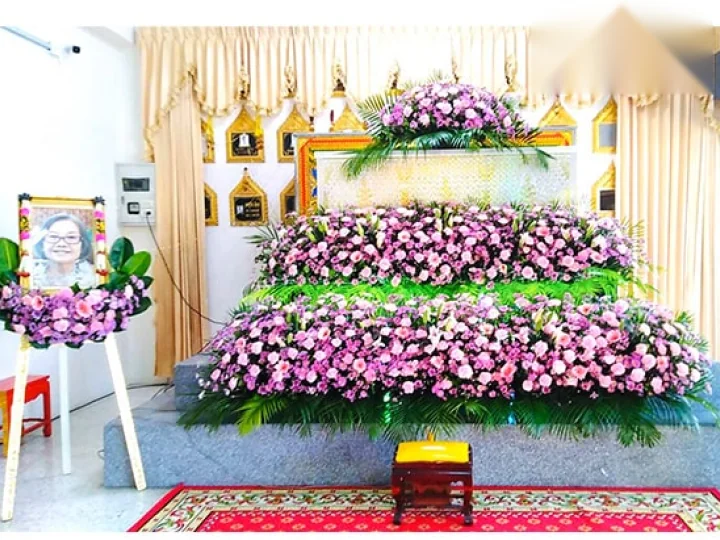 ขั้นตอนจ่ายเงินจัดดอกไม้หน้าโลง มัดจำก่อนแล้วจ่ายส่วนที่เหลือ Funeral Decor