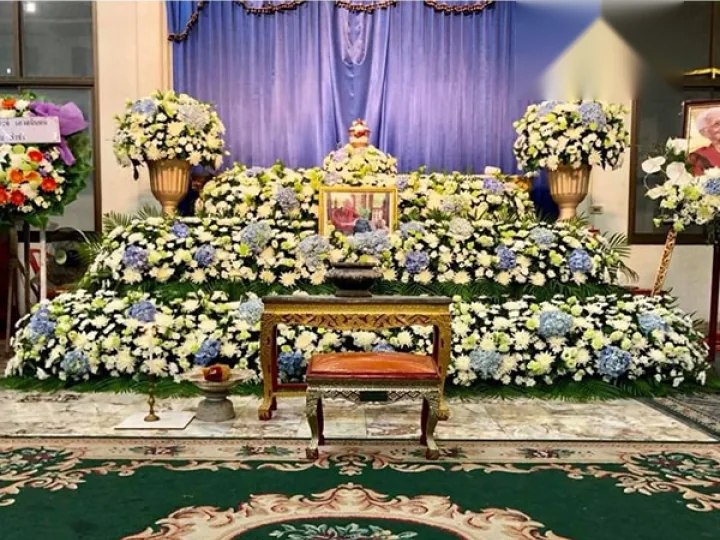 แจ้งเปลี่ยนวันงานศพกะทันหันทาง LINE ดอกไม้หน้าโลงที่สั่งไว้แล้ว Funeral Decor