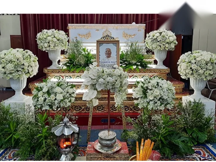 ผลงานจัดดอกไม้หน้าโลงพร้อมเอกสารเบิกสวัสดิการ งานศพจริง Funeral Decor