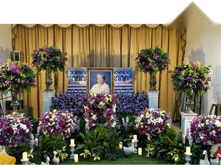 ผลงานจัดขั้นตอนติดตั้งดอกไม้หน้าโลง งานศพจริง Funeral Decor