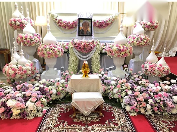 ผลงานจัดดอกไม้หน้าโลงพระสงฆ์ งานศพจริง Funeral Decor