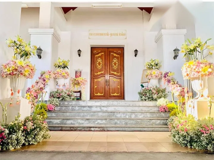 ดอกไม้งานศพ เขตบางกอกใหญ่ วัดอรุณ ส่งตรงเวลา จัดดอกไม้งานศพ กรุงเทพ