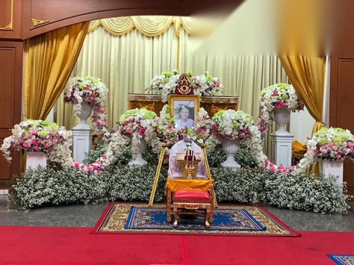ผลงานจัดขั้นตอนติดตั้งดอกไม้หน้าโลง งานศพจริง Funeral Decor