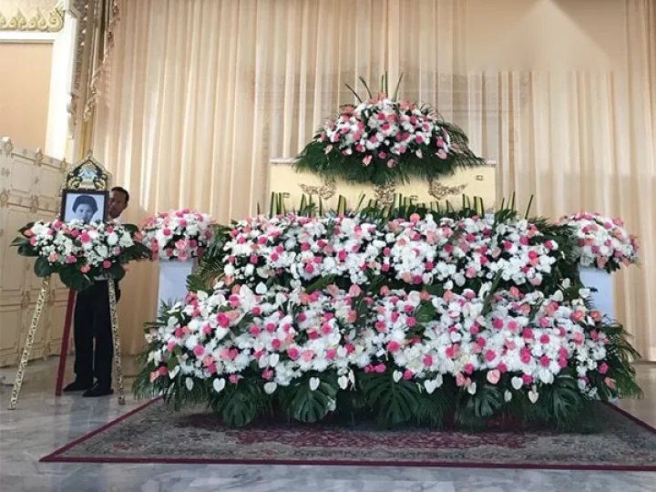 ผลงานจัดขั้นตอนติดตั้งดอกไม้หน้าโลง งานศพจริง Funeral Decor
