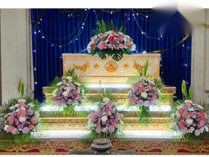 ดอกไม้งานศพ แขวงคลองเตย ริมท่าเรือ ส่งด่วน จัดดอกไม้งานศพ กรุงเทพ