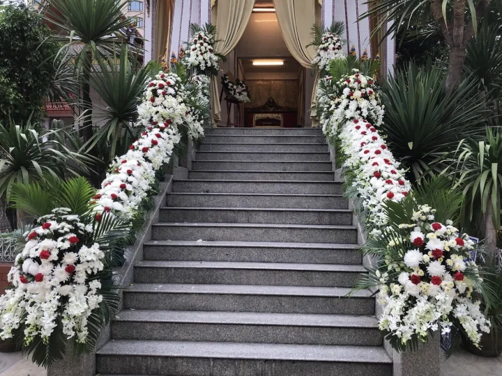 ผลงานจัดดอกไม้หน้าโลงเปลี่ยนวันกะทันหัน งานศพจริง Funeral Decor