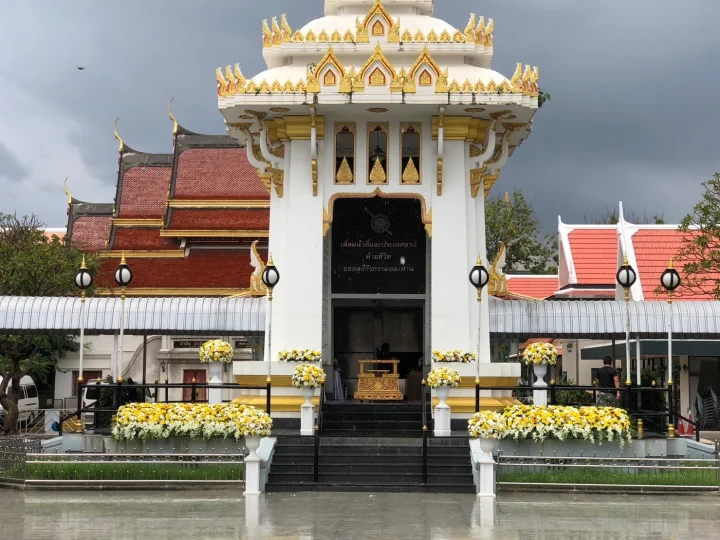 ผลงานจัดดอกไม้หน้าเมรุ จริง Funeral Decor
