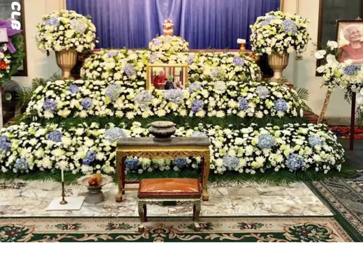 ดอกไม้หน้าโลง เขตพระนคร ทรงสูงสง่า จัดดอกไม้งานศพ กรุงเทพ