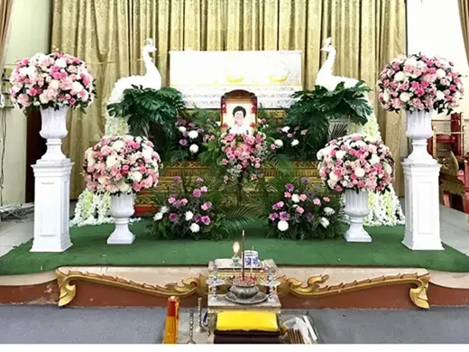 แบบดอกไม้สดหน้าโลง ราคาเริ่ม 5,000 บาท เห็นราคาก่อนสั่ง