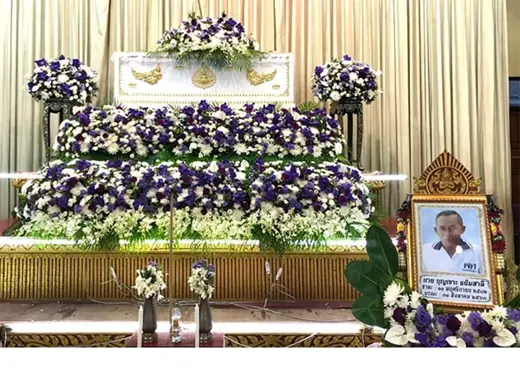 แบบหน้าโลง ขาวครีม ราคา 12,000 บาท Funeral Decor