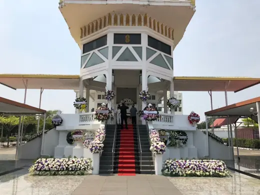 ดอกไม้หน้าเมรุ เขตพระนคร ประดับสองข้าง จัดดอกไม้งานศพ กรุงเทพ