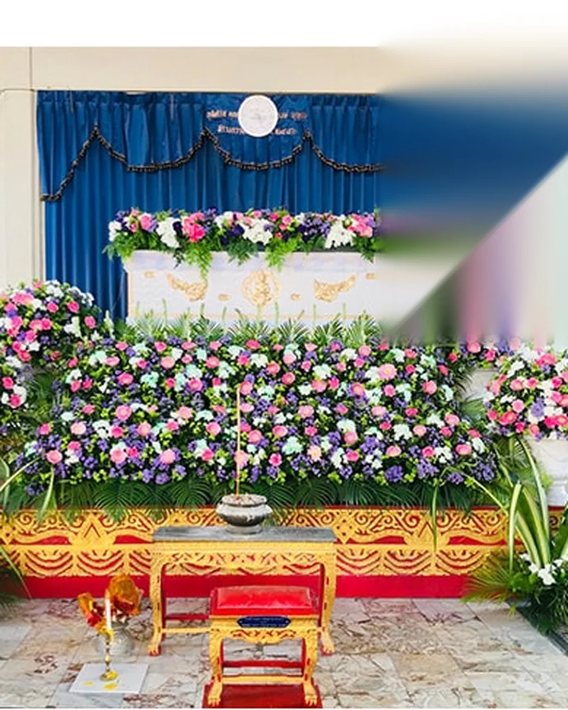 ดอกไม้หน้าศพ ชุดฉัตรบุษบา ระลึกคุณ จัดดอกไม้งานศพ กรุงเทพ