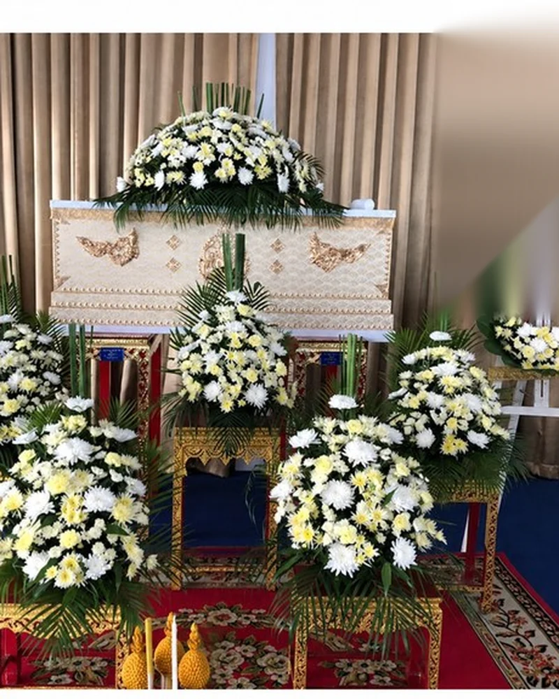ดอกไม้หน้าศพ ชุดร่มโพธิ์ทอง เมตตาธรรม จัดดอกไม้งานศพ กรุงเทพ